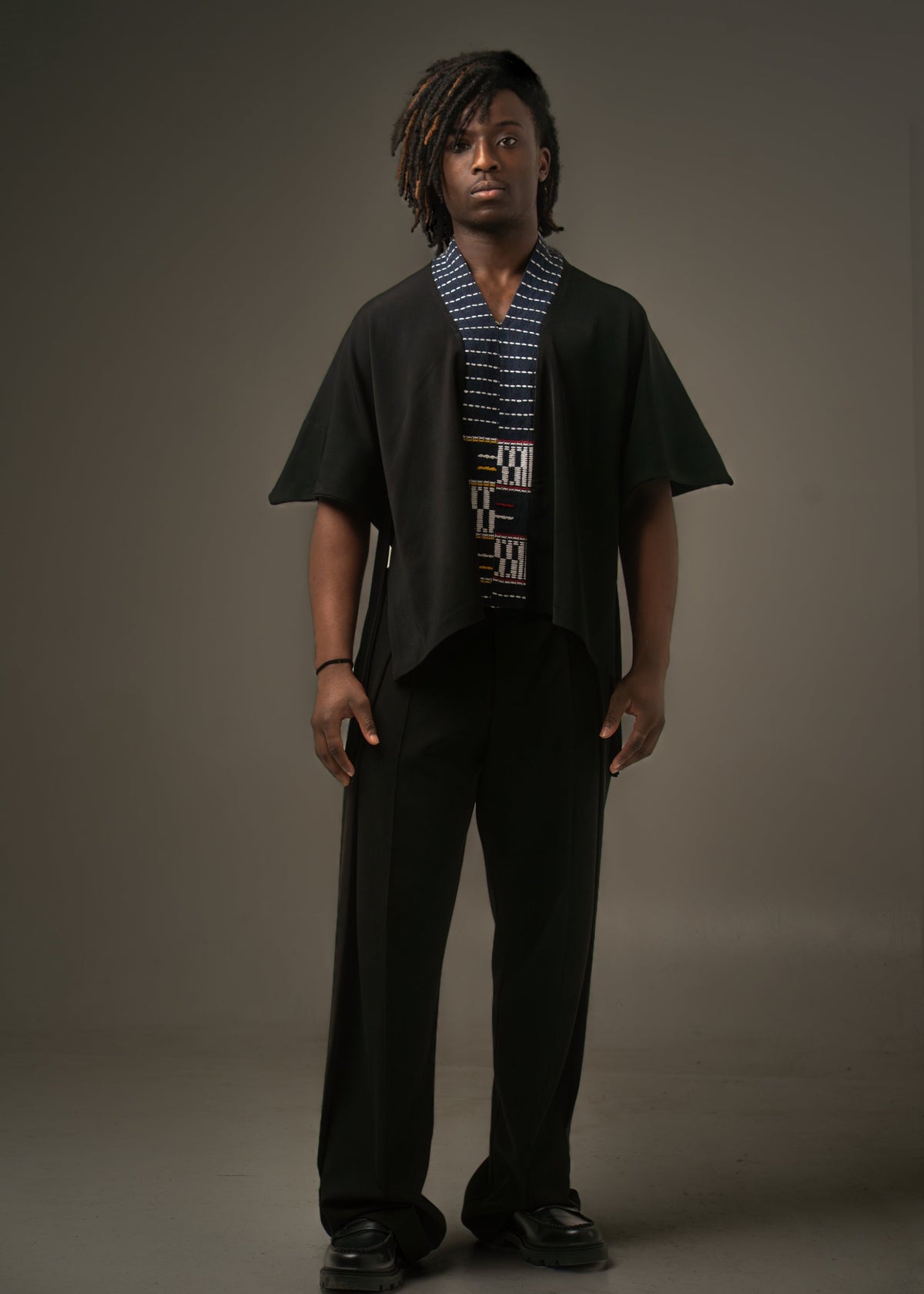Chemise Kouamé tissu Baoulé et crêpe noir – S.Keïdgi