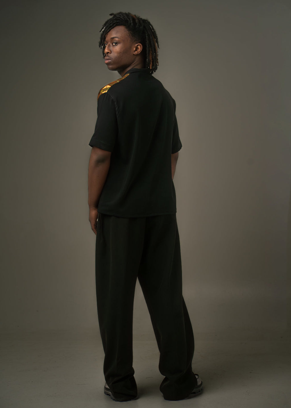 Chemise Kofi – Wax Kente & Crêpe Vert Sapin – vue 3 – S.Keïdgi