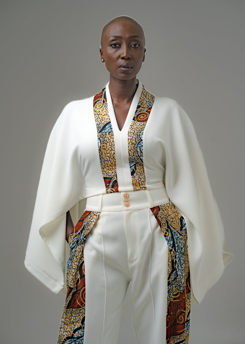 Cape Élégance NZAÉ – Wax Afro-Chic – vue 3 – S.Keïdgi
