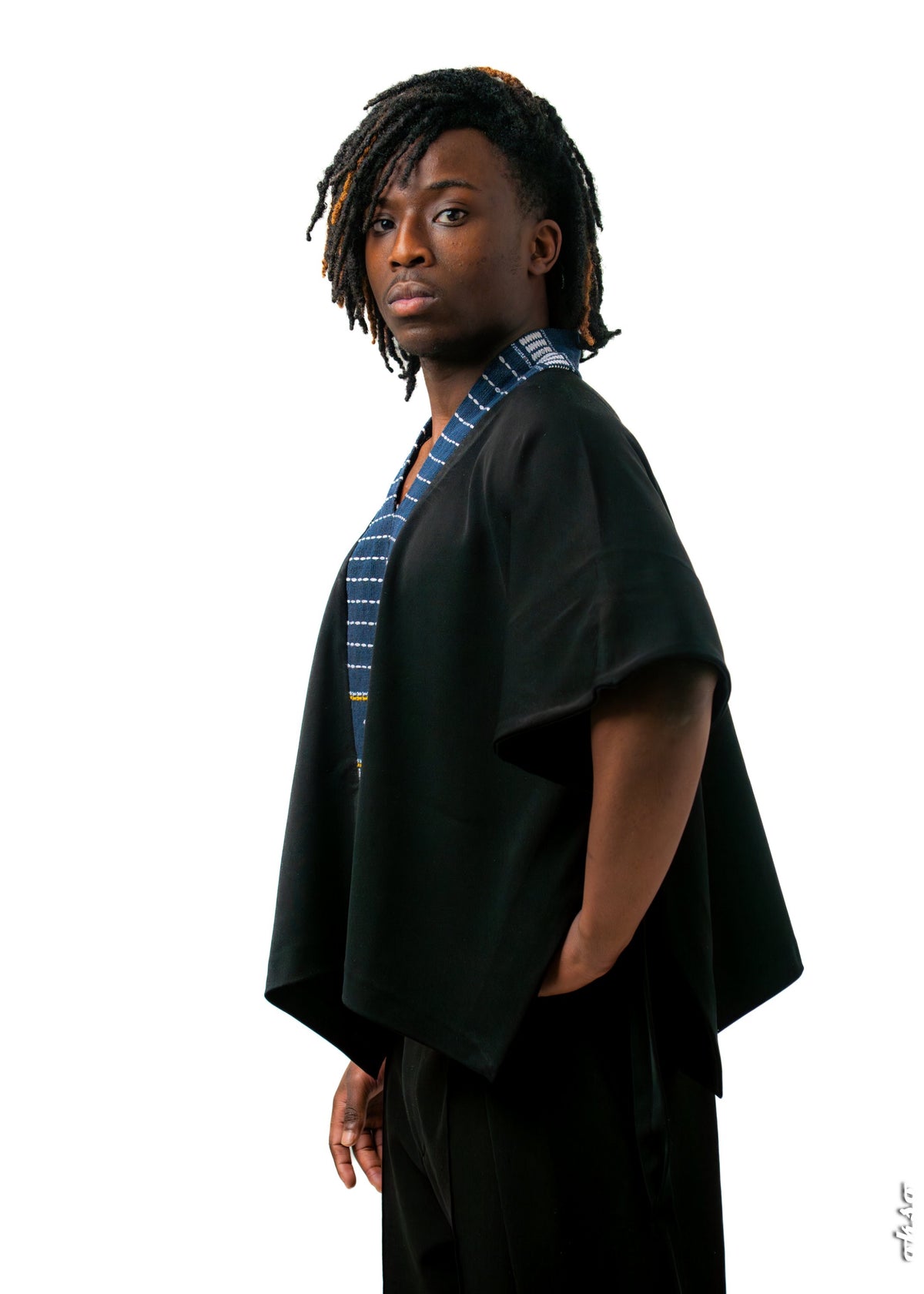 Chemise Kouamé – Tissu Baoulé & Crêpe Noir – vue 2 – S.Keïdgi