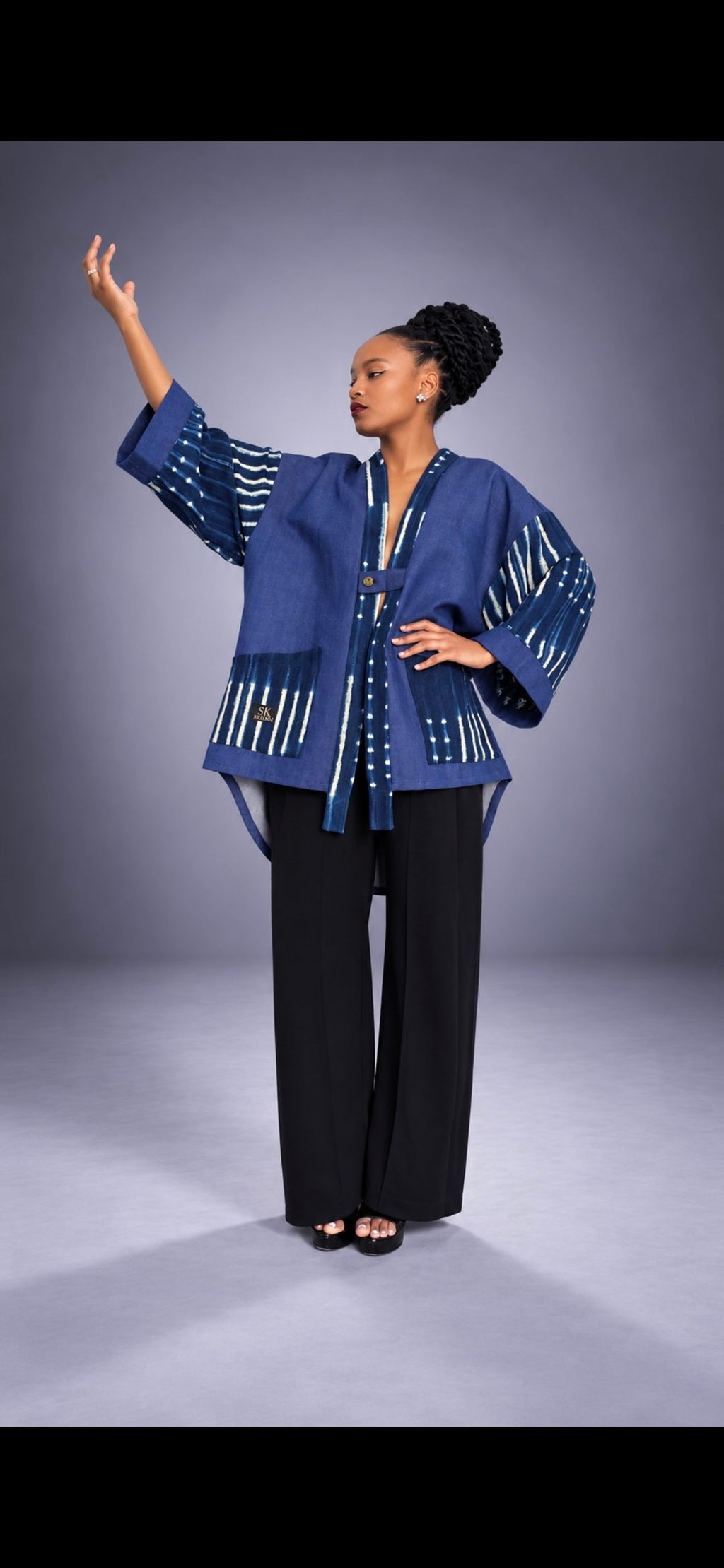 Kimono NZELA – Jean Brut & Bogolan Indigo Burkina – vue 2 – S.Keïdgi