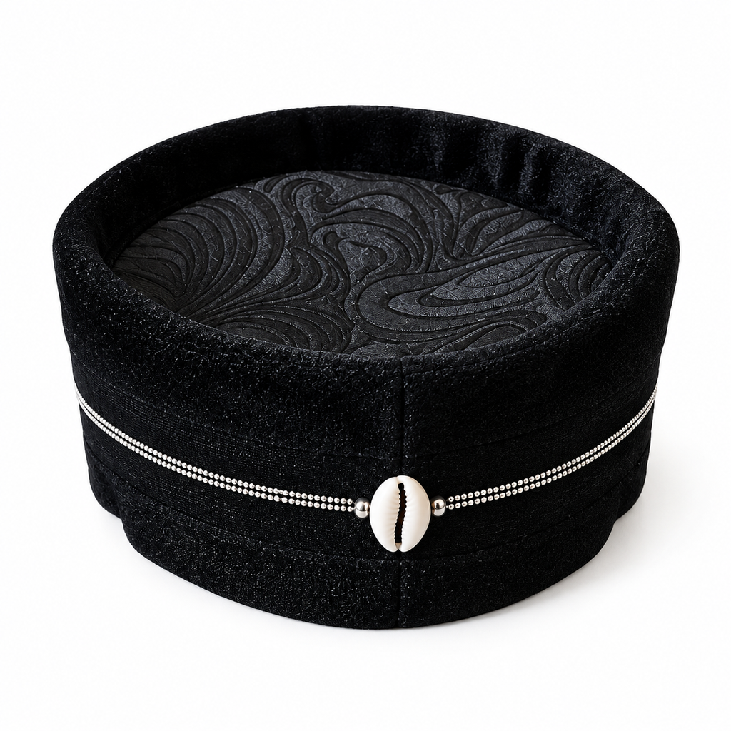 Toque Velours Noir Cauris & Argent – Accessoire Afro-Chic – vue 2 – S.Keïdgi